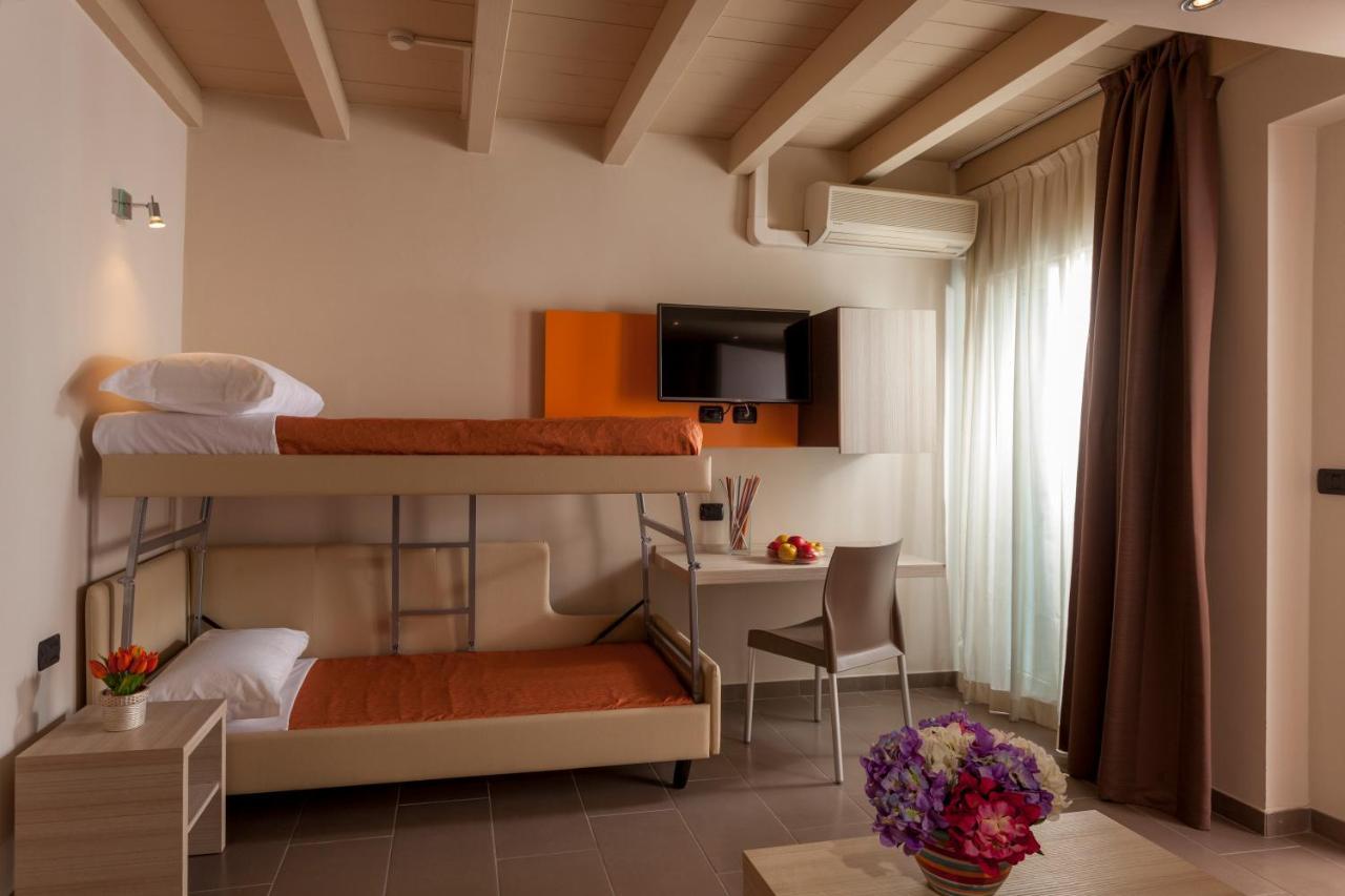 Hotel Aurora Mare Rimini Exteriör bild